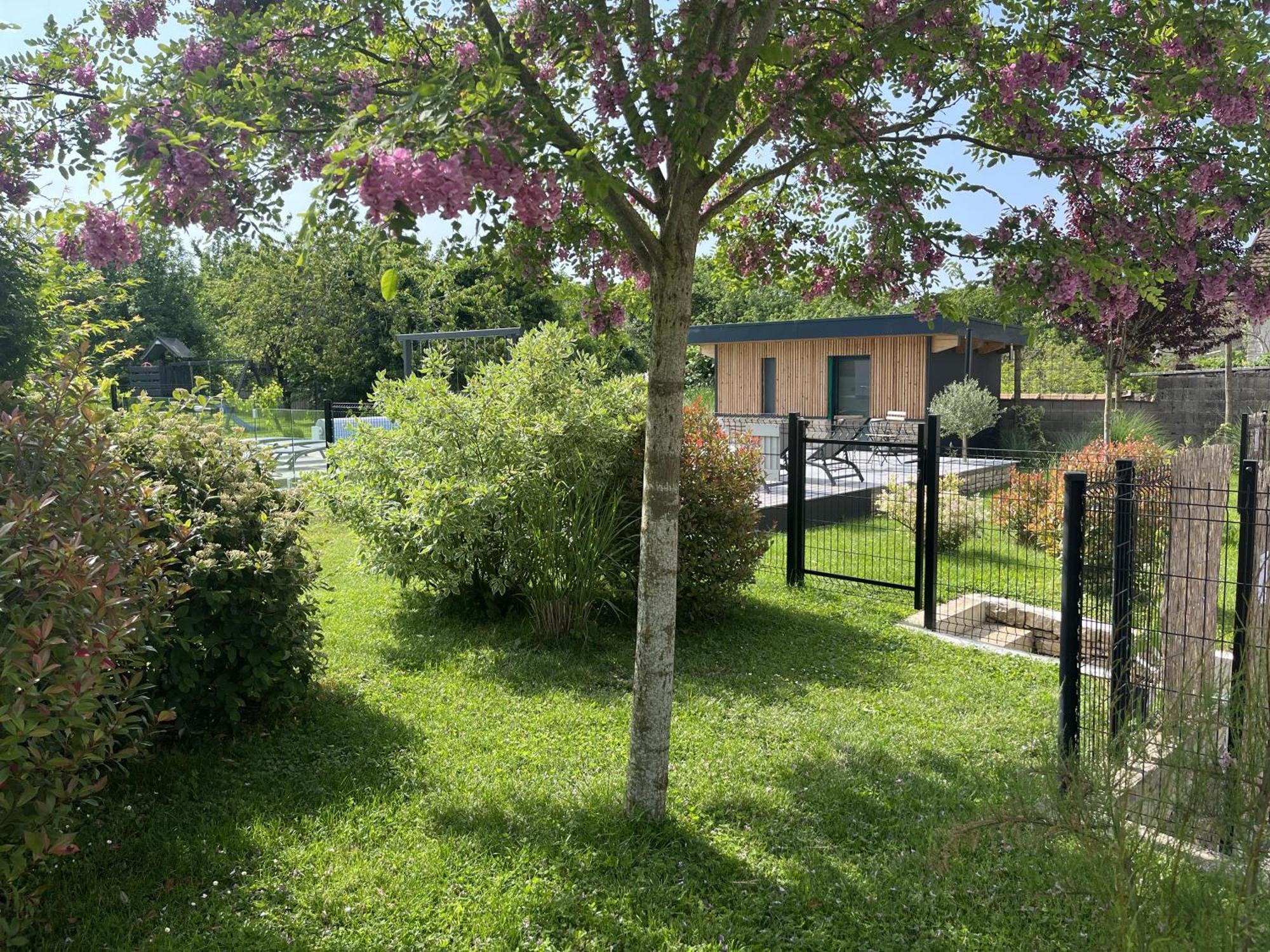Chouzelot Appart-Hotel N 3 Avec Terrasse, Piscine, Petit-Dejeuner Et Parking Prive מראה חיצוני תמונה